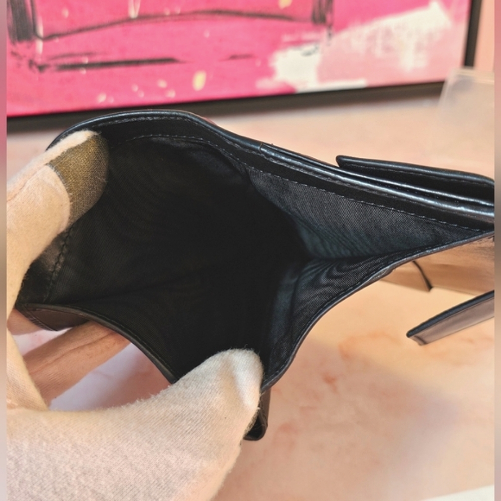 ๐งPrada Logo Plate BUTTER Soft Leather Bi-Fold Vintage Black Wallet๐ง - Picture 13 of 16